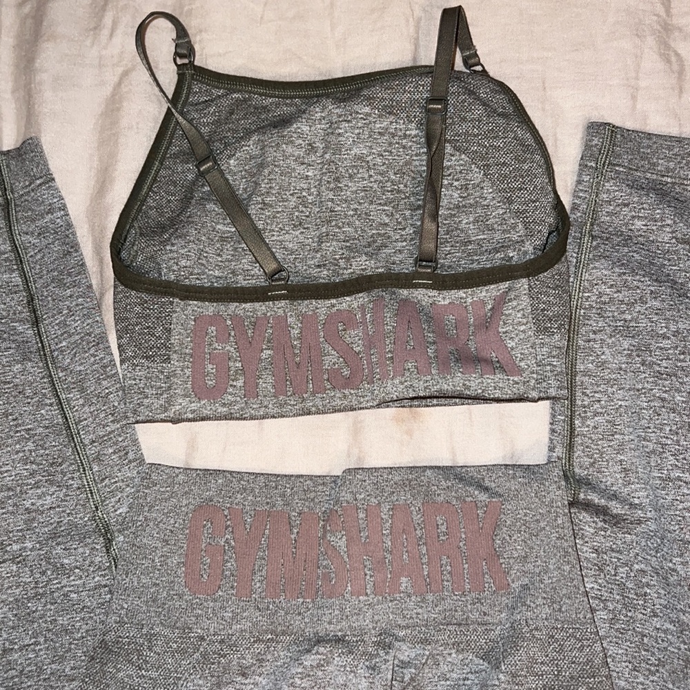 Gymshark set - Picture 2 of 3
